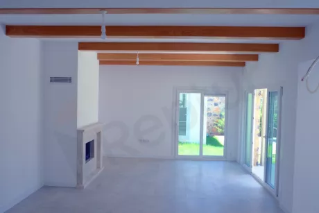 Aydınlık oturma odası görseli.