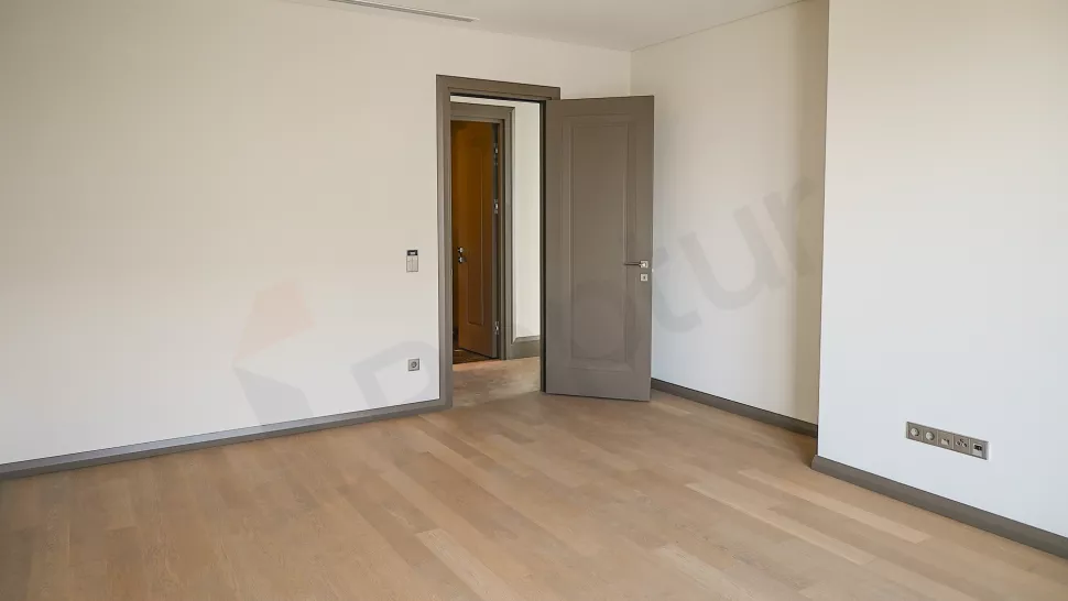 Bakırköy Sahilde Satılık 718 m² Ultra Lüks Havuzlu Dubleks Daire