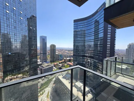Bomonti’de 27. Katta Panoramik Şehir Manzaralı ve Balkonlu 1+1