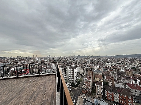 İstanbul Çekmeköy'de orman ve şehir silüetini bir arada sunan geniş açılı panoramik manzara.