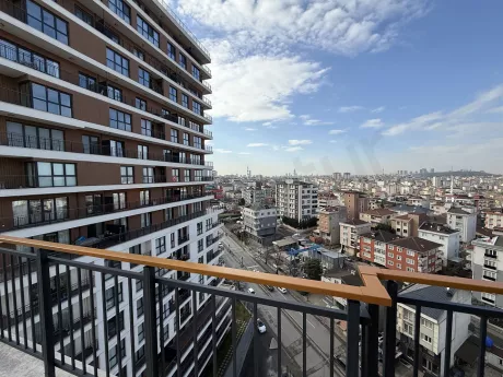 İstanbul Çekmeköy'de orman ve şehir silüetini bir arada sunan panoramik manzara görünümü.