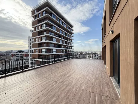 İstanbul Çekmeköy'deki modern 3+1 dairenin geniş ve ferah teras alanı.