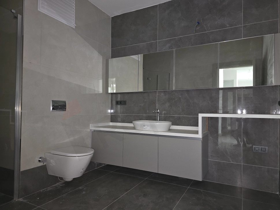 Ataşehir'de satılık dubleks dairenin banyo görseli.