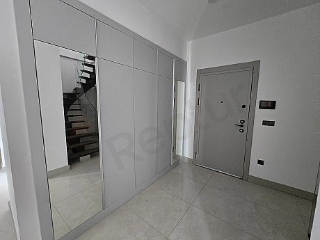 Ataşehir'de satılık dubleks daire girişi