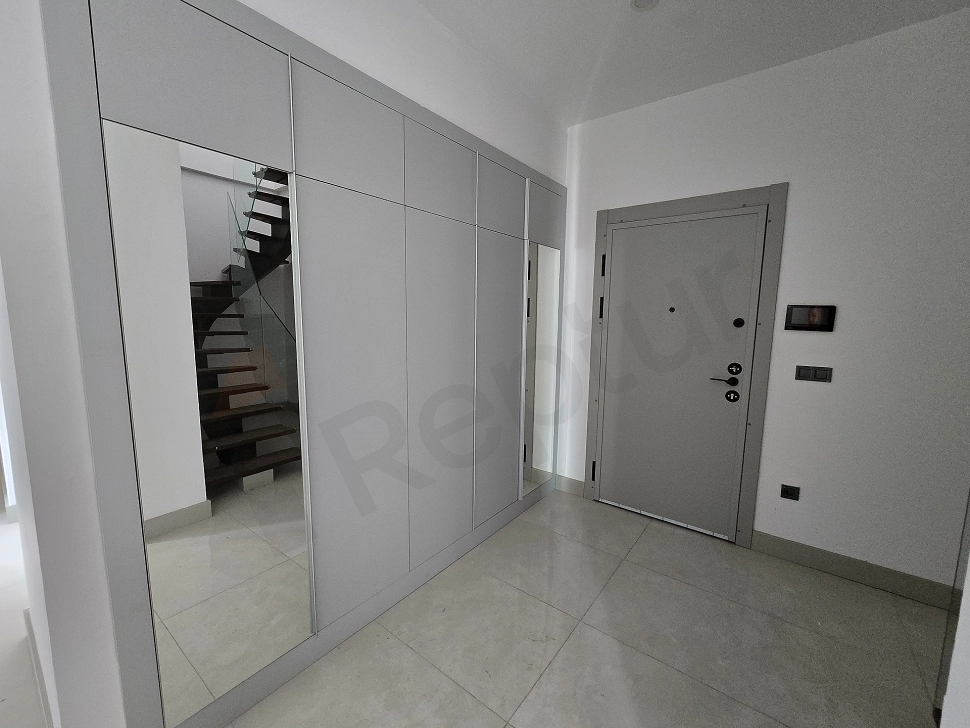 Ataşehir'de satılık dubleks daire girişi