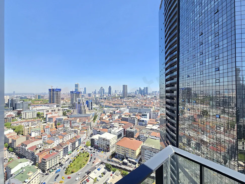 Şişli'de yüksek bir binadan görünen panoramik şehir ve yerleşim yeri manzarası.