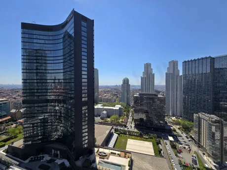 İstanbul Şişli'de bir rezidans dairesinden görünen panoramik şehir manzarası.