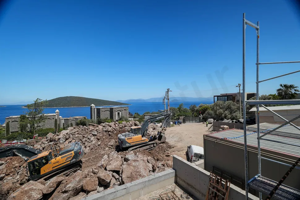 Bodrum'da denize sıfır bir konumdan görünen panoramik deniz ve sahil manzarası.