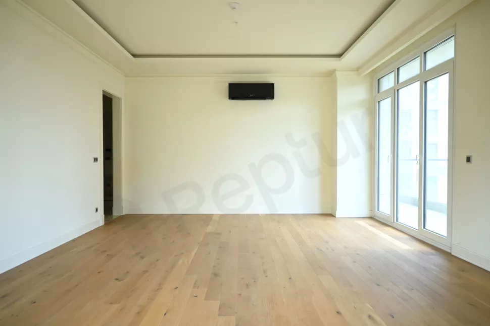 Beyoğlu'nda Vatandaşlığa Uygun Satılık Geniş Daire Sosyal Tesisli