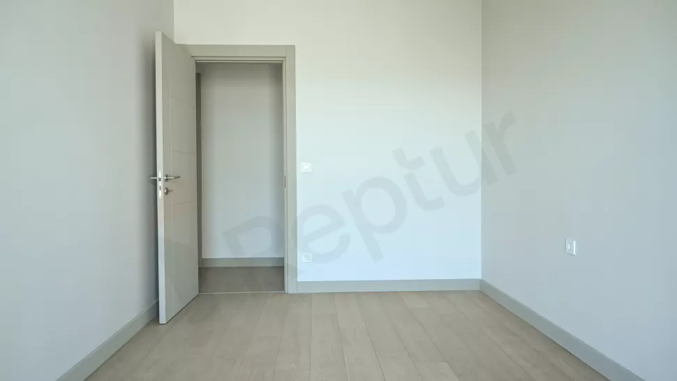 Başakşehir Satılık 172m2 Daire: Yeni Binada Havuzlu ve Sosyal Alanlı