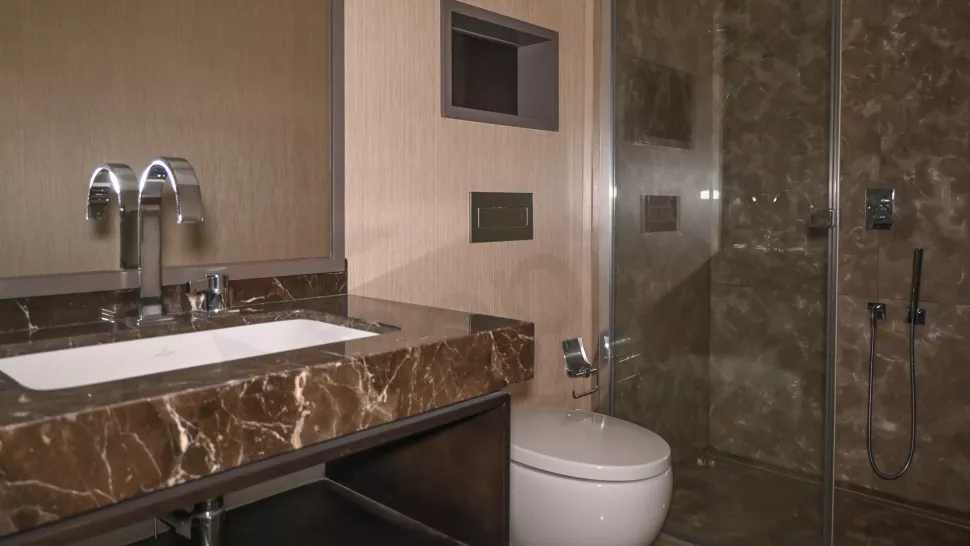 Bakırköy Sahilde Satılık Premium Daire, Havuzlu ve Güvenlikli