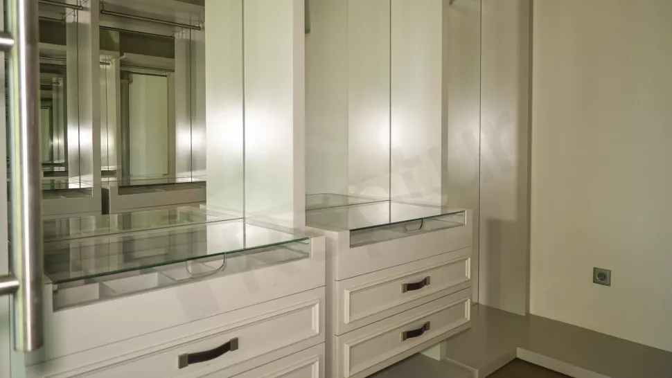 Bakırköy Sahilde Satılık Premium Daire, Havuzlu ve Güvenlikli
