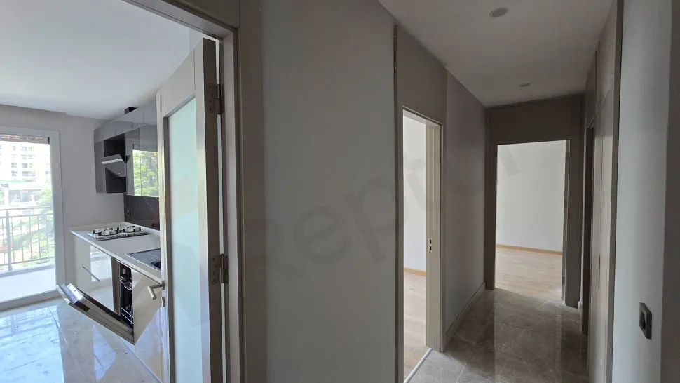 Modern tasarımlı daire içi merdiven