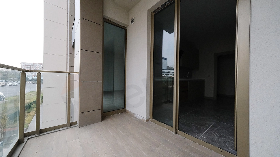 Zeytinburnu'nda Satılık Daire Balkonu