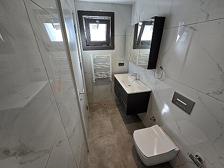 Eşyalı daire banyo görseli.