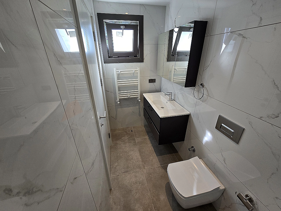 Eşyalı daire banyo görseli.