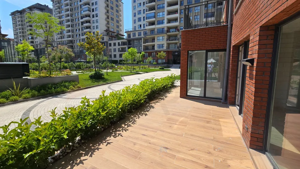 Beylikdüzü'nde Bol Doğal Işıklı, Balkon ve Teraslı Satılık 3.5+1 Aile Dubleksi