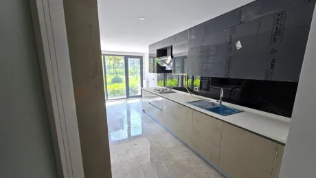 Beylikdüzü'nde Bol Doğal Işıklı, Balkon ve Teraslı Satılık 3.5+1 Aile Dubleksi
