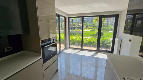 Beylikdüzü'nde Bol Doğal Işıklı, Balkon ve Teraslı Satılık 3.5+1 Aile Dubleksi