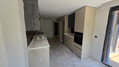 Beylikdüzü'nde Bol Doğal Işıklı, Balkon ve Teraslı Satılık 3.5+1 Aile Dubleksi