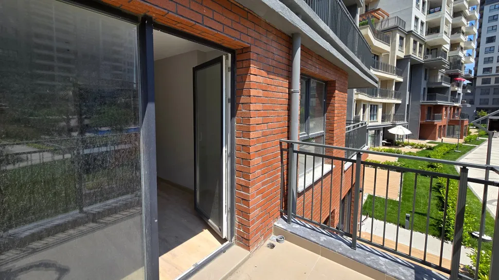 Beylikdüzü'nde Bol Doğal Işıklı, Balkon ve Teraslı Satılık 3.5+1 Aile Dubleksi