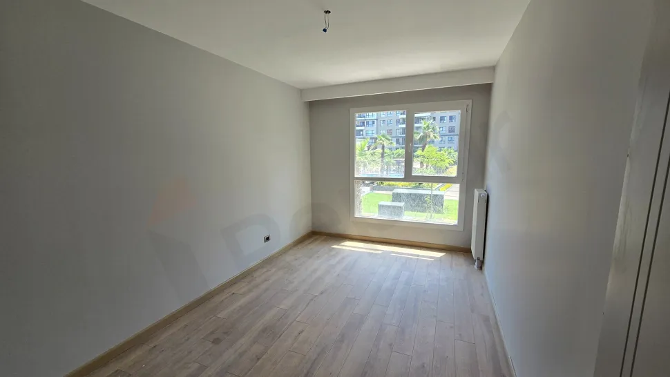 Beylikdüzü'nde Bol Doğal Işıklı, Balkon ve Teraslı Satılık 3.5+1 Aile Dubleksi