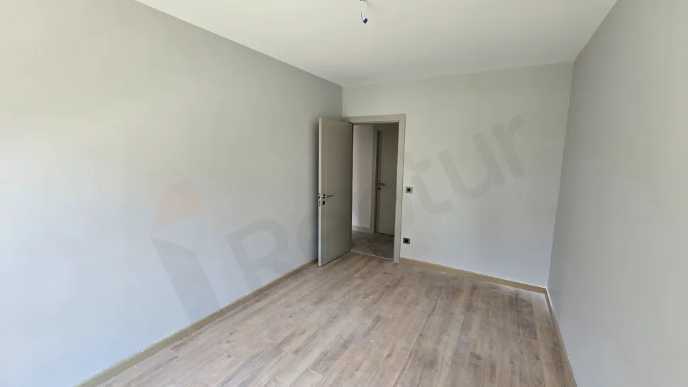 Beylikdüzü'nde Bol Doğal Işıklı, Balkon ve Teraslı Satılık 3.5+1 Aile Dubleksi