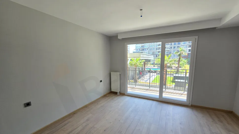 Beylikdüzü'nde Bol Doğal Işıklı, Balkon ve Teraslı Satılık 3.5+1 Aile Dubleksi