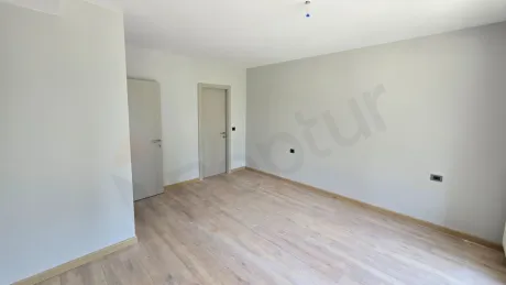 Beylikdüzü'nde Bol Doğal Işıklı, Balkon ve Teraslı Satılık 3.5+1 Aile Dubleksi