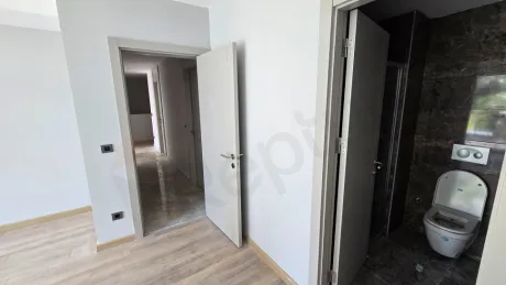 Beylikdüzü'nde Bol Doğal Işıklı, Balkon ve Teraslı Satılık 3.5+1 Aile Dubleksi