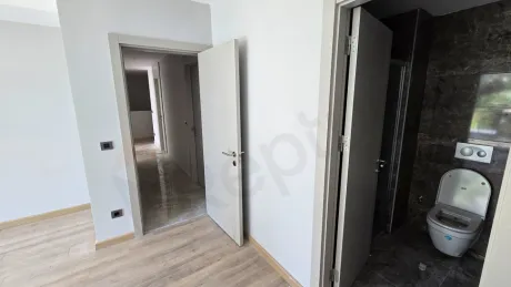 Beylikdüzü'nde Bol Doğal Işıklı, Balkon ve Teraslı Satılık 3.5+1 Aile Dubleksi