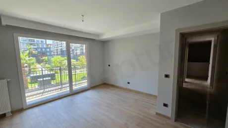 Beylikdüzü'nde Bol Doğal Işıklı, Balkon ve Teraslı Satılık 3.5+1 Aile Dubleksi