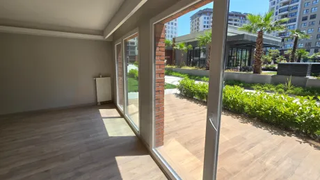 Beylikdüzü'nde Bol Doğal Işıklı, Balkon ve Teraslı Satılık 3.5+1 Aile Dubleksi