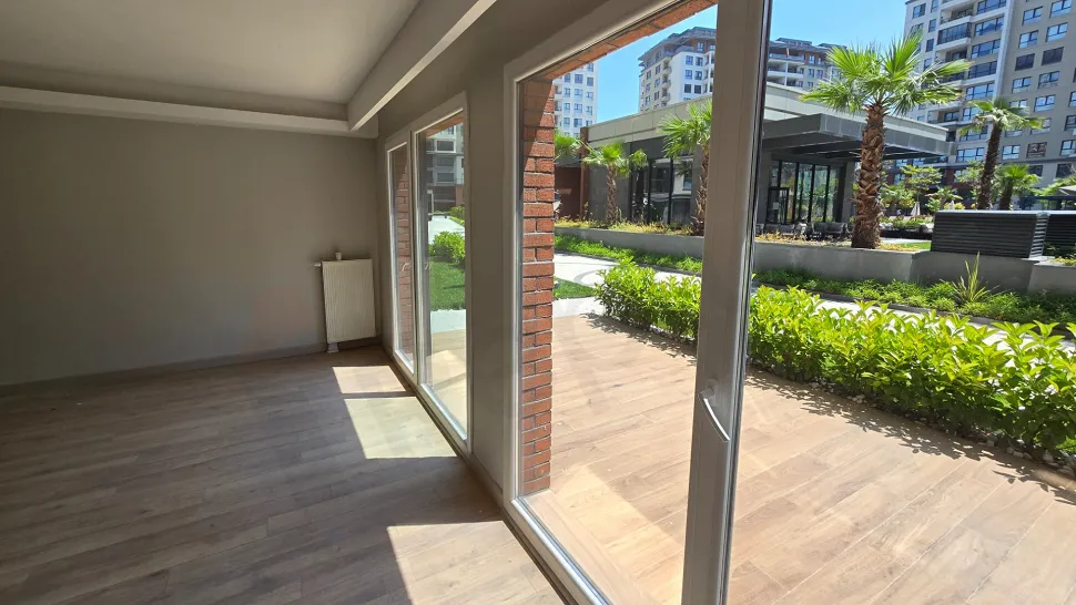 Beylikdüzü'nde Bol Doğal Işıklı, Balkon ve Teraslı Satılık 3.5+1 Aile Dubleksi