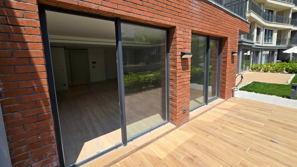Beylikdüzü'nde Bol Doğal Işıklı, Balkon ve Teraslı Satılık 3.5+1 Aile Dubleksi