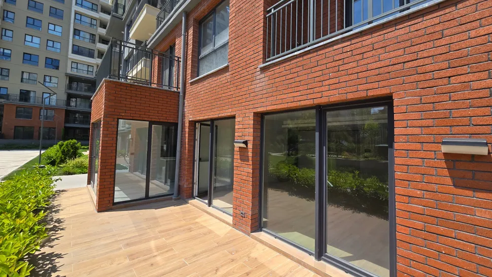 Beylikdüzü'nde Bol Doğal Işıklı, Balkon ve Teraslı Satılık 3.5+1 Aile Dubleksi
