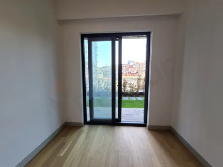 İstanbul Şişli'nin yerleşim alanlarını ve gökyüzü çizgisini gösteren geniş panoramik şehir manzarası.