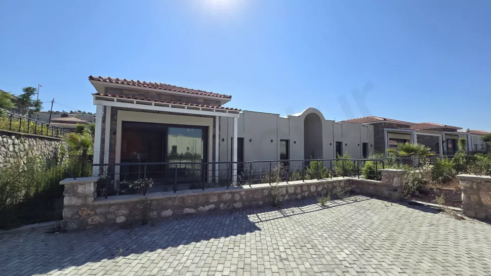 Bodrum'da Satılık Sıfır Villa Havuzlu Site İçinde Oturma İznine Uygun