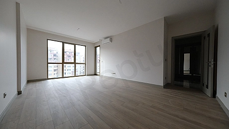 Topkapı'da Satılık Ara Kat (5. Kat) Kapalı Mutfaklı Geniş 2+1 Daire