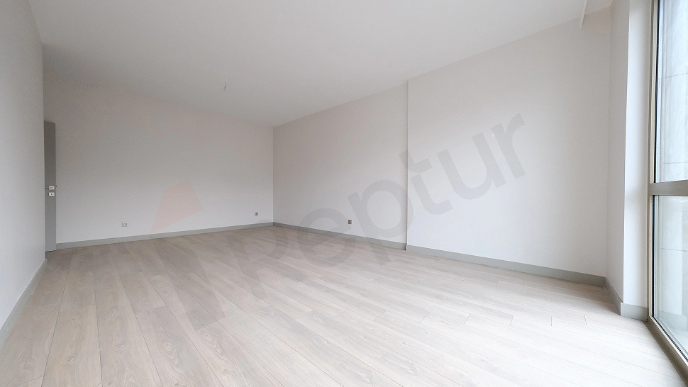 Topkapı'da Satılık Ara Kat (5. Kat) Kapalı Mutfaklı Geniş 2+1 Daire