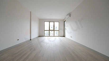 Topkapı'da Satılık Ara Kat (5. Kat) Kapalı Mutfaklı Geniş 2+1 Daire