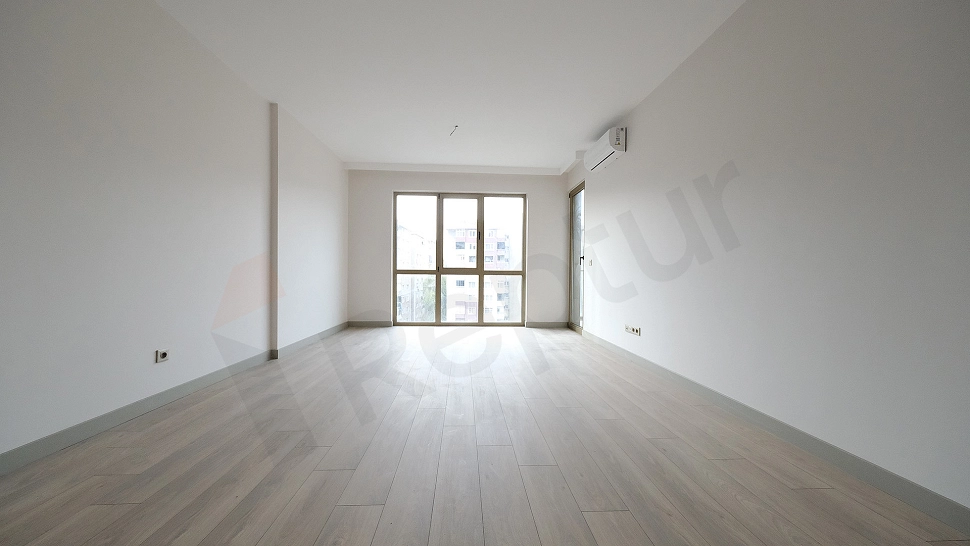Topkapı'da Satılık Ara Kat (5. Kat) Kapalı Mutfaklı Geniş 2+1 Daire