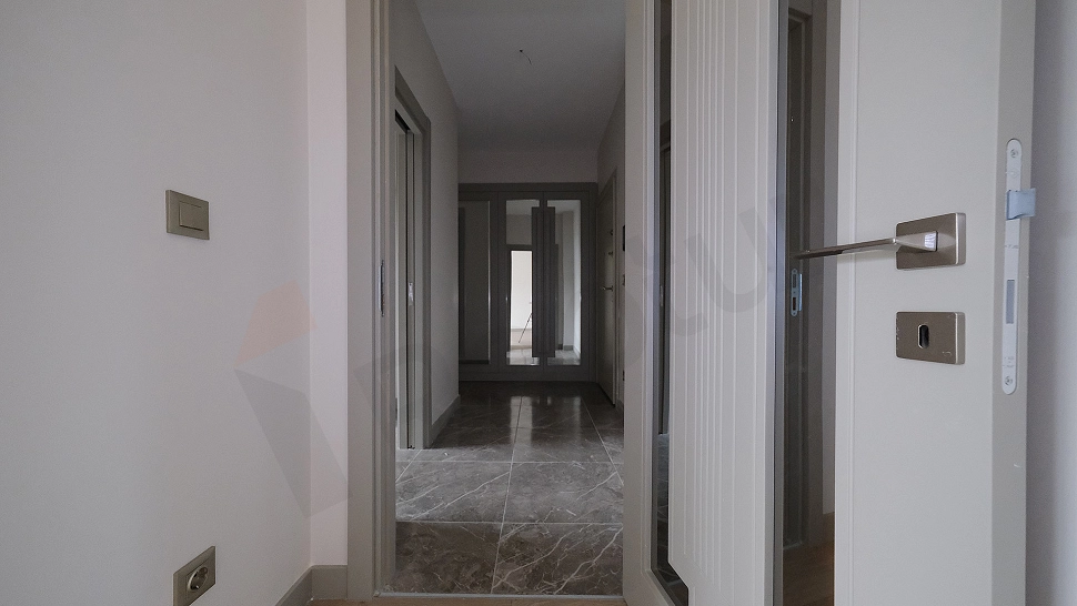 Topkapı'da Satılık Ara Kat (5. Kat) Kapalı Mutfaklı Geniş 2+1 Daire