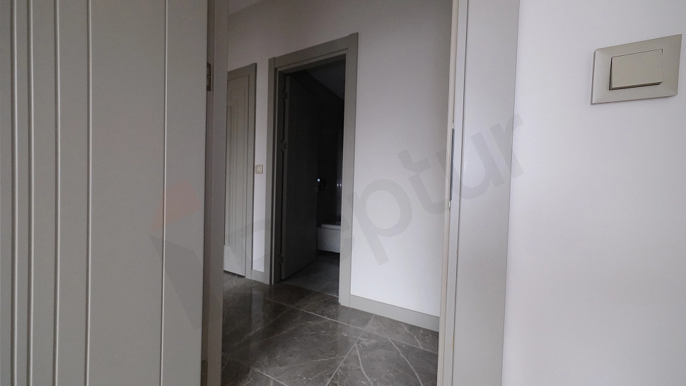 Topkapı'da Satılık Ara Kat (5. Kat) Kapalı Mutfaklı Geniş 2+1 Daire