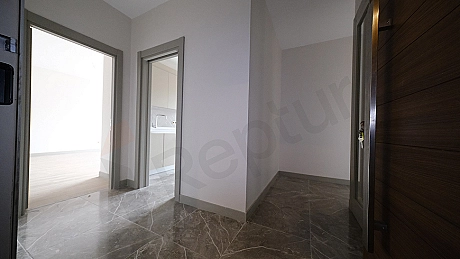 Topkapı'da Satılık Ara Kat (5. Kat) Kapalı Mutfaklı Geniş 2+1 Daire