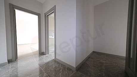 Topkapı'da Satılık Ara Kat (5. Kat) Kapalı Mutfaklı Geniş 2+1 Daire