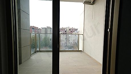 Topkapı'da Satılık Ara Kat (5. Kat) Kapalı Mutfaklı Geniş 2+1 Daire