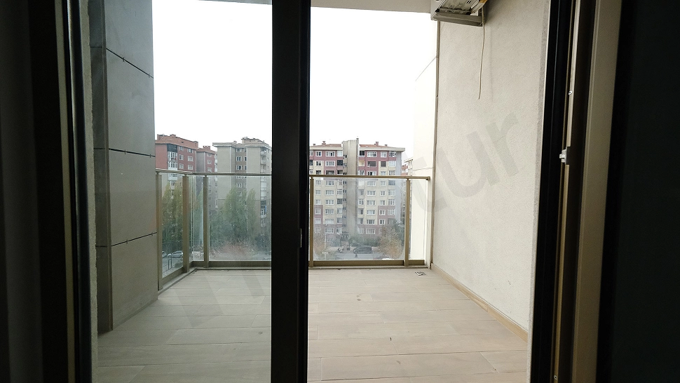 Topkapı'da Satılık Ara Kat (5. Kat) Kapalı Mutfaklı Geniş 2+1 Daire