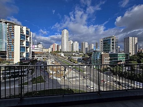 Ataşehir'de 3+1 satılık daire manzara fotoğrafı.