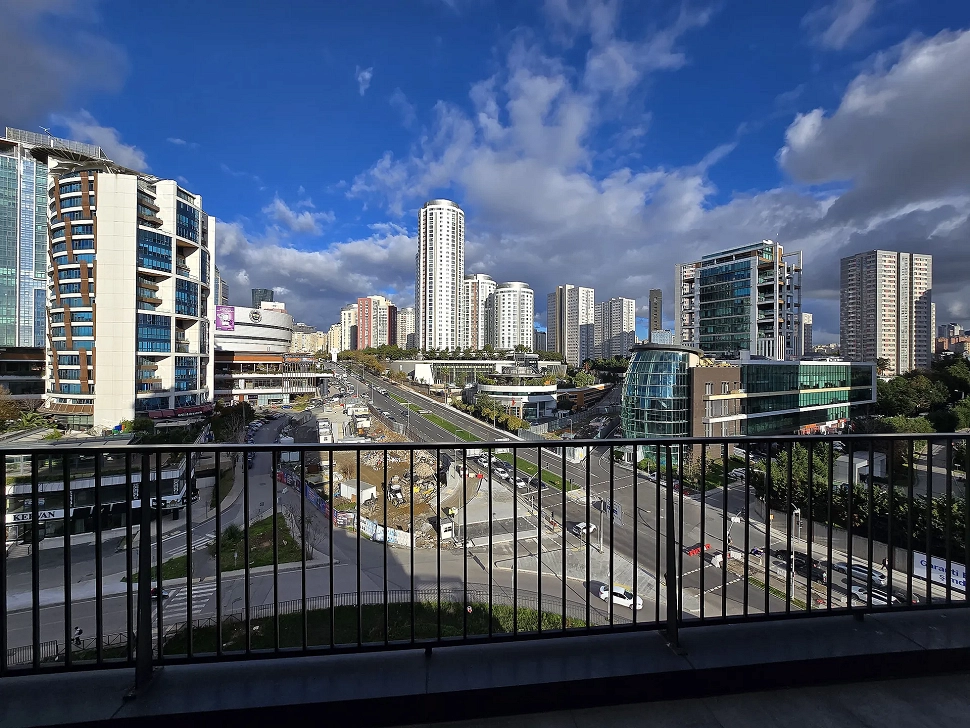 Ataşehir'de 3+1 satılık daire manzara fotoğrafı.
